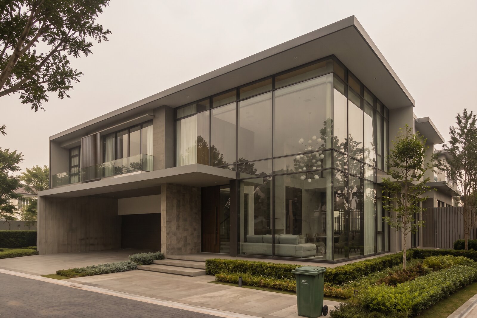 Aluminium-framed glass curtain wall