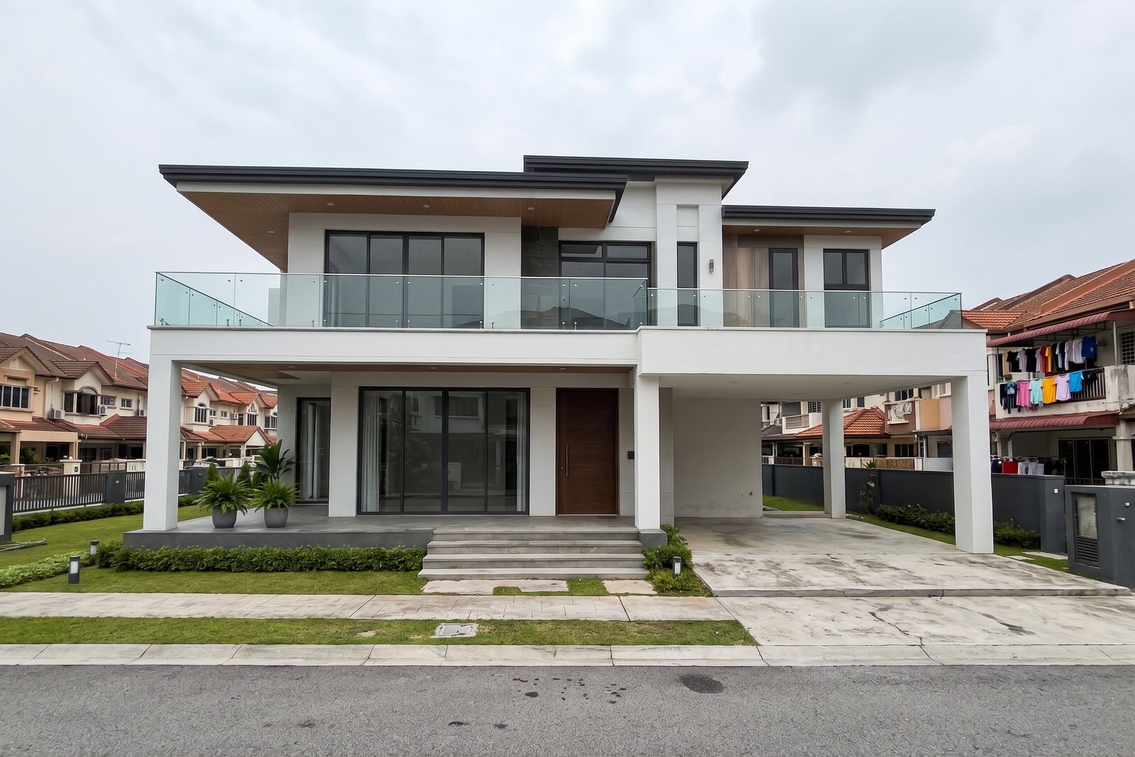 Frameless tempered glass balcony railing